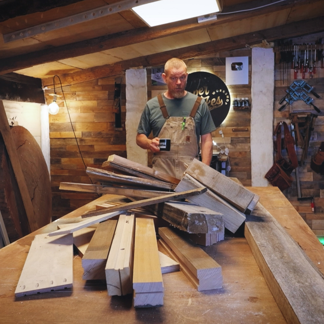 Turntable bench from a Jesper Makes woodworking film